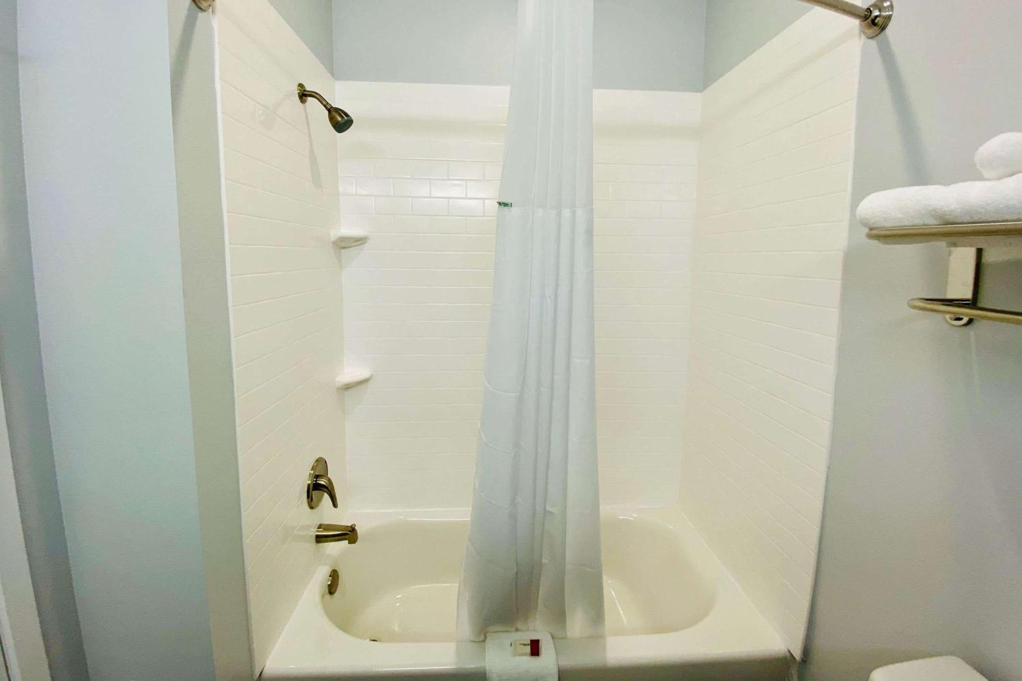 Days Inn & Suites By Wyndham Horn Lake - Memphis Graceland מראה חיצוני תמונה